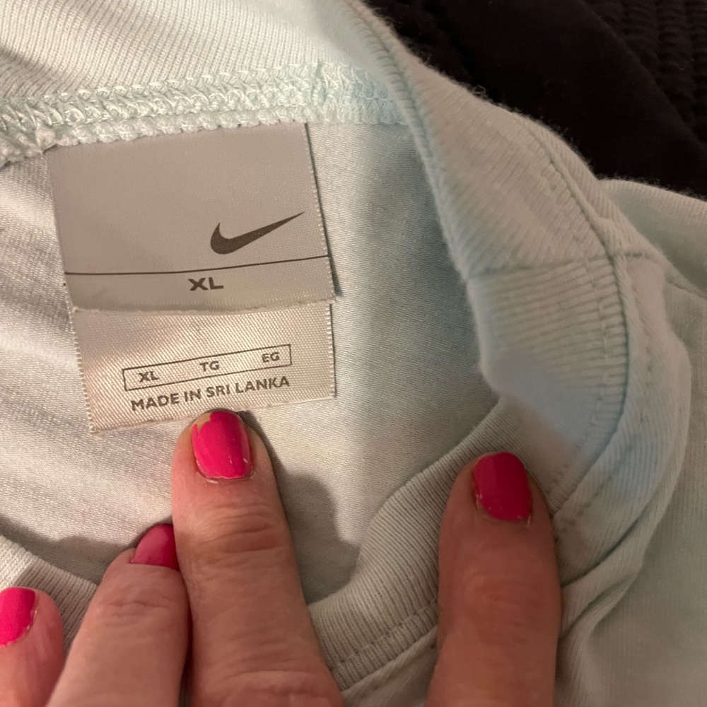 Nike Long Sleeve Shirt in Light Green - Picture 2 of 2